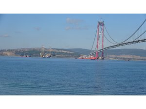 Dev platform 57 metre suya batırılarak 1915 Çanakkale Köprüsü altından geçti