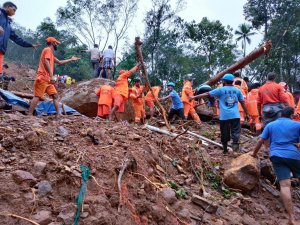 Nepal ve Hindistan’ı vuran sel ve heyelan felaketinde can kaybı 198’e ulaştı