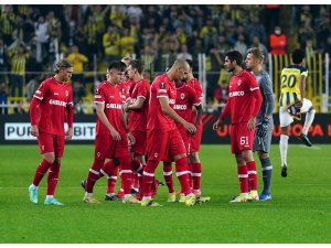 UEFA Avrupa Ligi: Fenerbahçe: 2 - Royal Antwerp: 1 (İlk yarı)