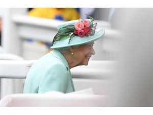 Kraliçe II. Elizabeth, geceyi hastanede geçirdikten sonra Windsor Kalesi’ne döndü