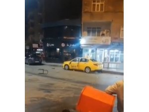 Eski çalıştığı durağın taksisini parçaladı, o anlar kameraya yansıdı