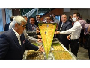 Bu baklava dilimi tam 150 kişilik