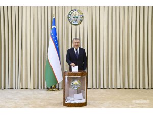 Özbekistan’da Mirziyoyev yeniden cumhurbaşkanı seçildi