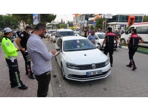 Avukat husumetlisinin otomobilini pompalıyla kurşun yağmuruna tuttu