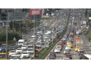 İstanbul’da cumhuriyet bayramı öncesi trafik yoğunluğu rekor seviyeye ulaştı