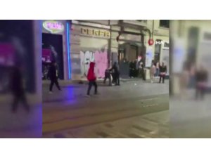 İstiklal Caddesini birbirine kattılar, tekme tokat kavga kamerada