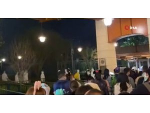 Şanghay’daki Disneyland parkında yaklaşık 34 bin kişi karantinaya alındı