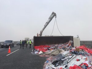 Kuzey Marmara Otoyolunda 6 aracın çarpışmasıyla zincirleme kaza meydana geldi