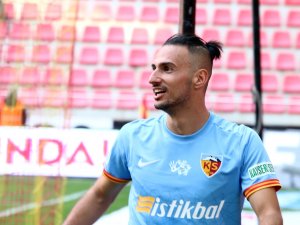 Kayserispor’da Onur Bulut ilk kez kırmızı kart gördü