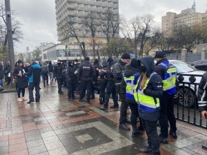 Ukrayna’da aşı karşıtları arttırılan Covid-19 tedbirlerini protesto etti