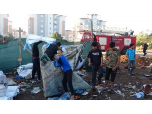 Antalya’da yabancı uyruklu şahısların kullandığı metruk gecekondu alev alev yandı