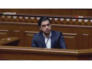 Ukraynalı Milletvekili Leros’dan Devlet Başkanı Zelenskiy’e el hareketi