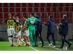 UEFA Avrupa Ligi: Royal Antwerp: 0 - Fenerbahçe: 3 (İlk yarı)