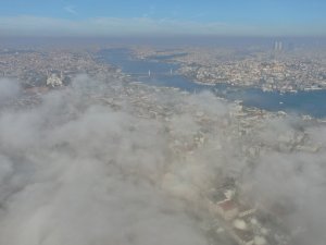 Ayasofya Camii sis bulutunda kayboldu