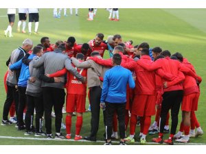 Sivasspor’da, 2 futbolcu ceza sınırında!