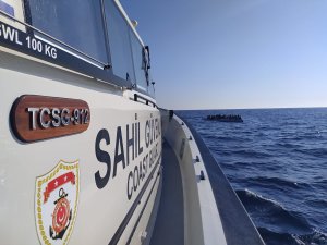 Yunanistan’ın Türk sularına ittiği 89 göçmen kurtarıldı