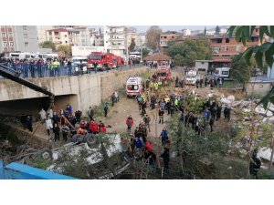 Öğrenci servisi kazasından acı haber: 2 ölü, 20 yaralı