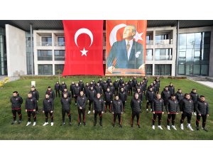 A Milli Futbol Takımı, Atatürk’ü andı