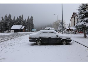 Ilgaz Dağı’na mevsimin ilk karı düştü