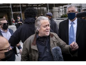 Eski ABD Başkanı Trump’ın danışmanı Bannon, FBI’a teslim oldu