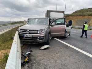 Kuzey Marmara Otoyolunda sapağı kaçıran cipe kamyonet çarptı: 2 yaralı