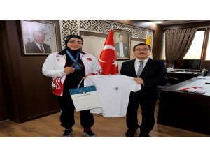 Kick Boks Şampiyonasından dünya 2’nci olarak döndü