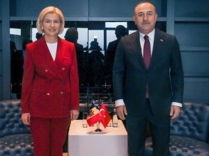 Bakan Çavuşoğlu, Özerk Yeri Başkanı Vlah ve Parlamento Başkanı Grosu ile görüştü