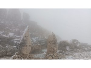 Nemrut Dağı’na mevsimin ilk karı düştü