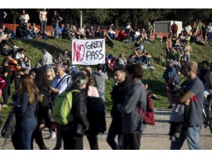 İtalya’da binlerce kişi Yeşil Geçiş sertifikasını protesto etti