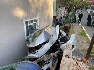 Sultanbeyli’de babasının otomobilini kaçıran çocuk dehşet saçtı: 1 yaralı