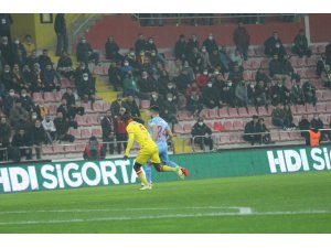 Spor Toto Süper Lig: Kayserispor: 1 - Göztepe: 0 (İlk yarı)