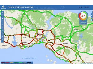 İstanbul’da yağmur trafiği felç etti, yoğunluk yüzde 87 seviyesine ulaştı