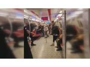 Kadıköy metrosunda kadın yolcuyu bıçakla tehdit eden saldırgan yakalandı