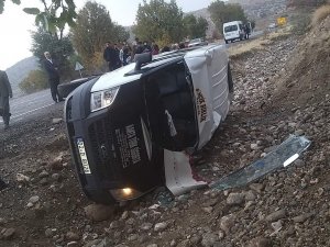 Kontrolden çıkan öğrenci servisi devrildi: 6 yaralı