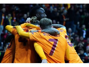 UEFA Avrupa Ligi: Galatasaray: 2 - Marsilya: 0 (İlk yarı)