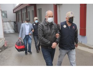 Adana’da FETÖ operasyonunda gözaltına alınan 8 zanlı adliyeye sevk edildi