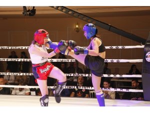 Betül Durmuş Profesyonel Kick Boks Şampiyonu oldu