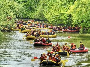 Rafting severler Melen çayını doldurdu