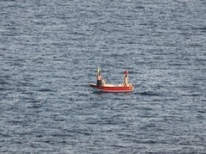 ABD Donanması, Umman Körfezi’nde 2 İranlı balıkçıyı kurtardı