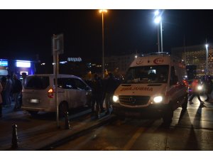 Taksim’de bıçakla bacağından yaralanan şahıs hastaneye kaldırıldı