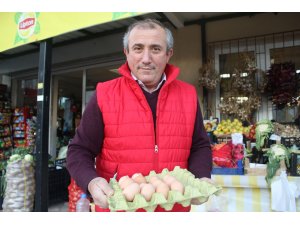 Hırsız karga: Marketten yumurta ve patates cipsi çalıyor