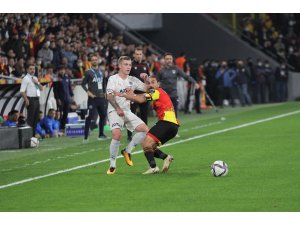 Spor Toto Süper Lig: Göztepe: 1 - Fenerbahçe: 0 (İlk yarı)