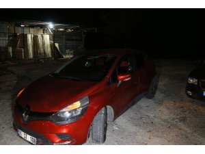 Adana’da seyir halindeki otomobile çapraz ateş açıldı: 1 ölü, 1 yaralı