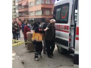 Kaldırımda yürürken 6. kattan kafasına cam düştü