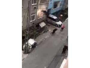 Avcılar’da bir kadın uçan çatıdan son anda kurtuldu