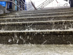 Eminönü alt geçidin lodosla imtihanı