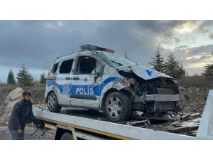 Önüne yabani hayvan çıkan polis aracı takla attı, 2 polis yaralandı