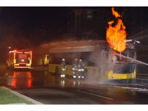 Başakşehir’de özel halk otobüsü alev topuna döndü