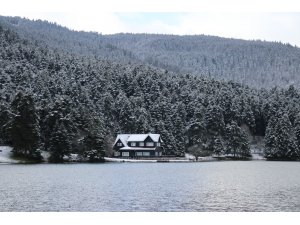 Gölcük Tabiat Parkı’nda kar güzelliği