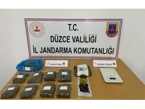 Uyuşturucu taciri paketlediği uyuşturucularla birlikte yakalandı